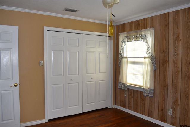 209 Ludolph St, Palestine, TX 75803