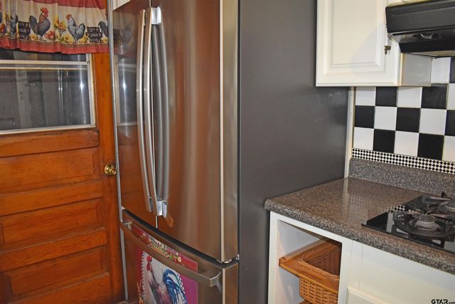 209 Ludolph St, Palestine, TX 75803