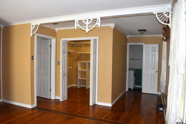 209 Ludolph St, Palestine, TX 75803