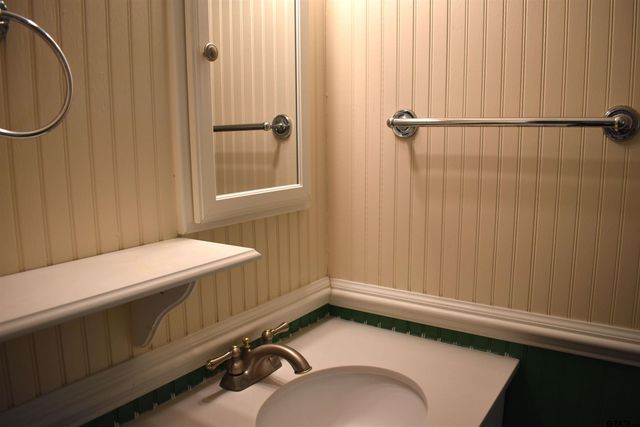 209 Ludolph St, Palestine, TX 75803