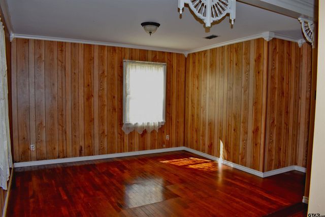 209 Ludolph St, Palestine, TX 75803