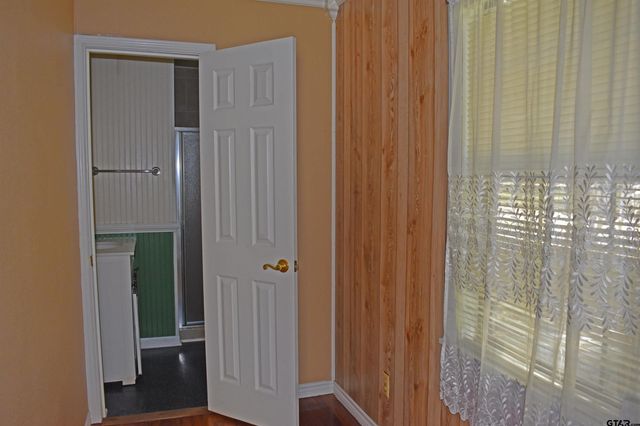 209 Ludolph St, Palestine, TX 75803