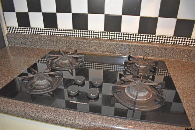 209 Ludolph St, Palestine, TX 75803