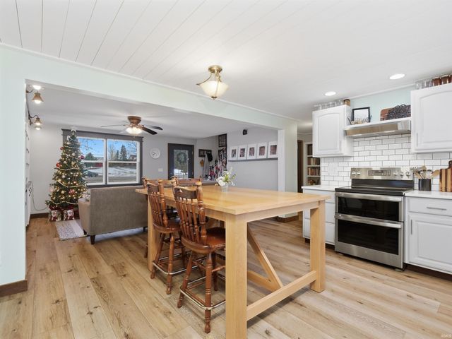 8003 Hosler Road, Leo, IN 46765