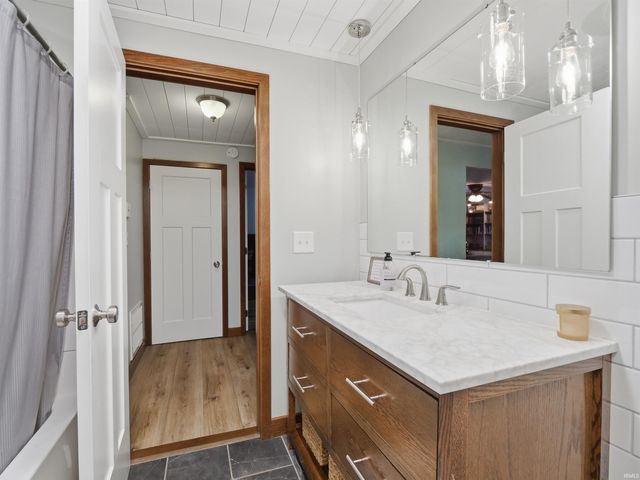 8003 Hosler Road, Leo, IN 46765