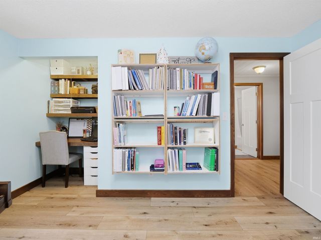 8003 Hosler Road, Leo, IN 46765