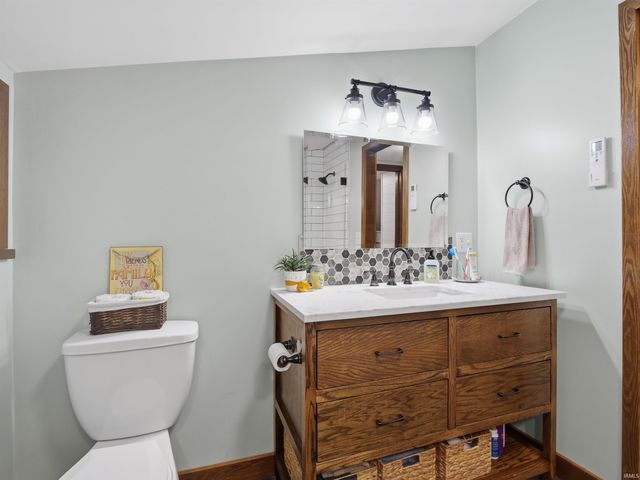 8003 Hosler Road, Leo, IN 46765