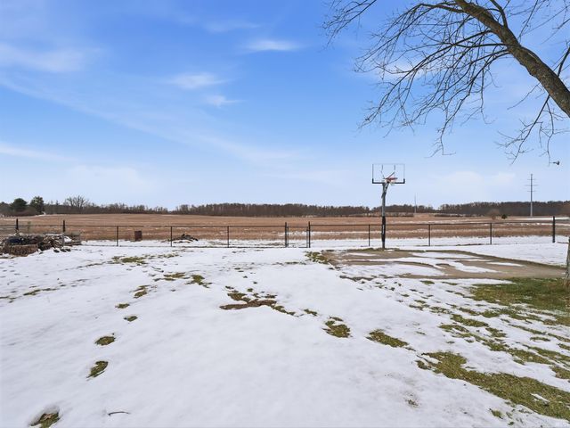 8003 Hosler Road, Leo, IN 46765