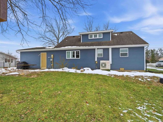 8003 Hosler Road, Leo, IN 46765