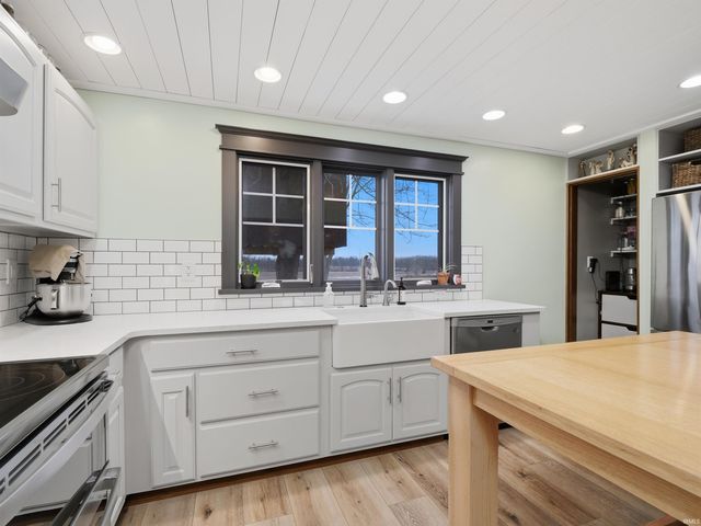 8003 Hosler Road, Leo, IN 46765