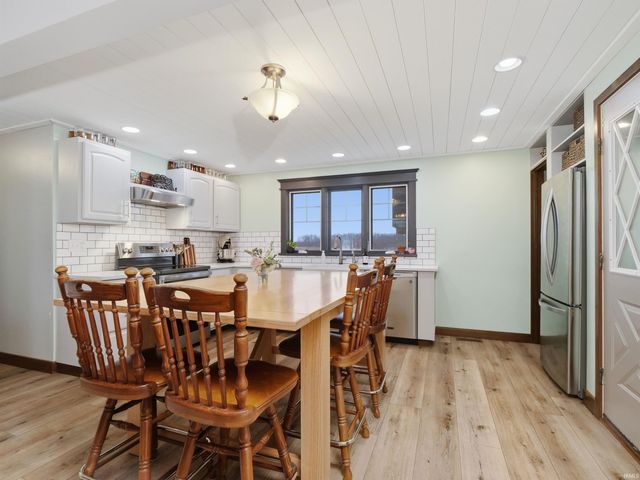 8003 Hosler Road, Leo, IN 46765