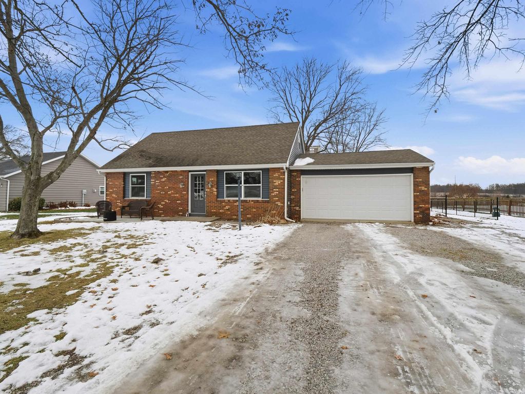 8003 Hosler Road, Leo, IN 46765