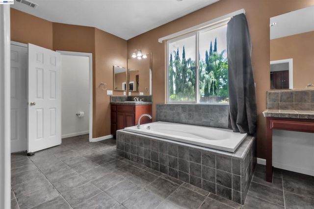 2630 Annette Ct, Tracy, CA 95304