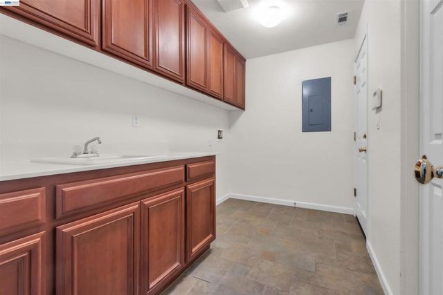 2630 Annette Ct, Tracy, CA 95304