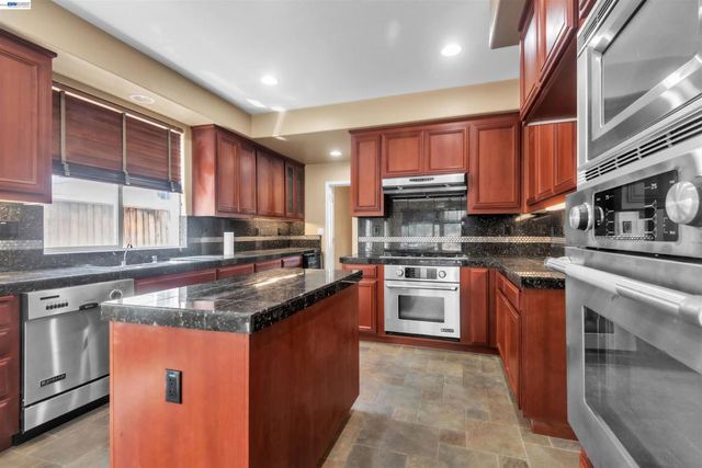 2630 Annette Ct, Tracy, CA 95304