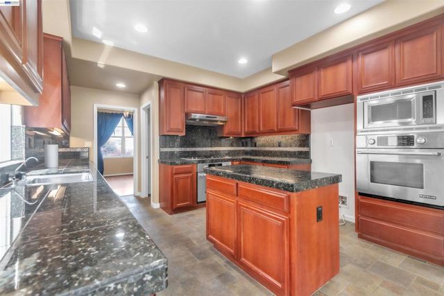 2630 Annette Ct, Tracy, CA 95304