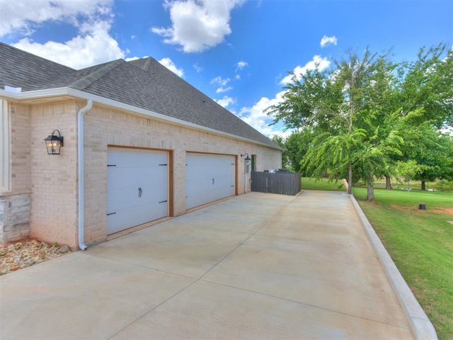 2218 Winter Creek Boulevard, Blanchard, OK 73010