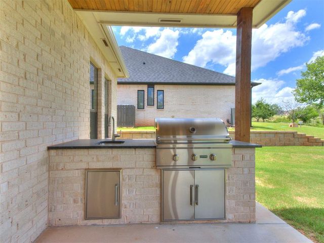2218 Winter Creek Boulevard, Blanchard, OK 73010