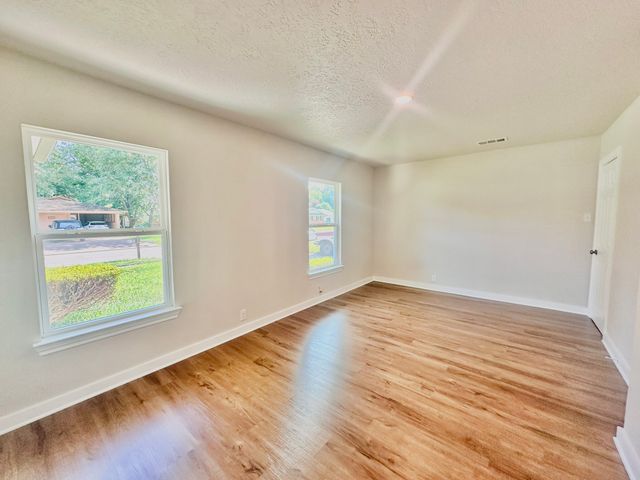 1717 Morningside Drive, Gainesville, TX 76240