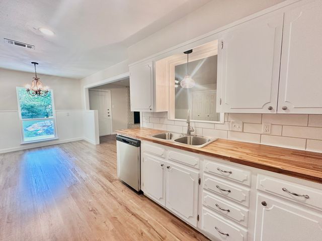 1717 Morningside Drive, Gainesville, TX 76240