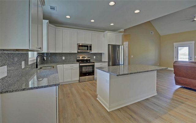 111 Topher Street, Hartwell, GA 30643