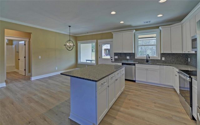 111 Topher Street, Hartwell, GA 30643