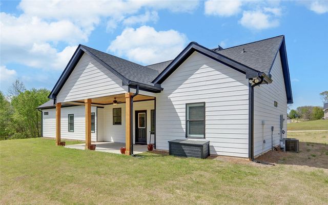 111 Topher Street, Hartwell, GA 30643