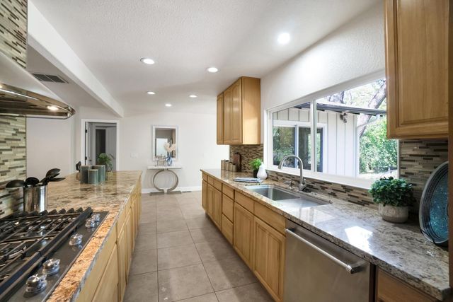 6299 Horseshoe Bar Rd, Loomis, CA 95650