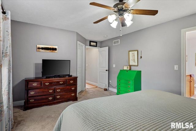 1617 Sidener Hall, Chatham, IL 62629