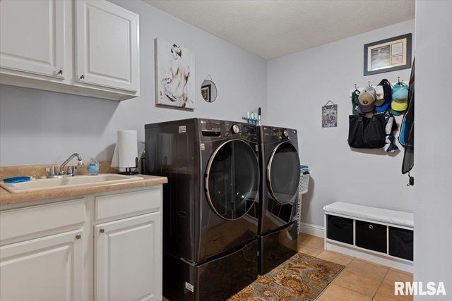 1617 Sidener Hall, Chatham, IL 62629