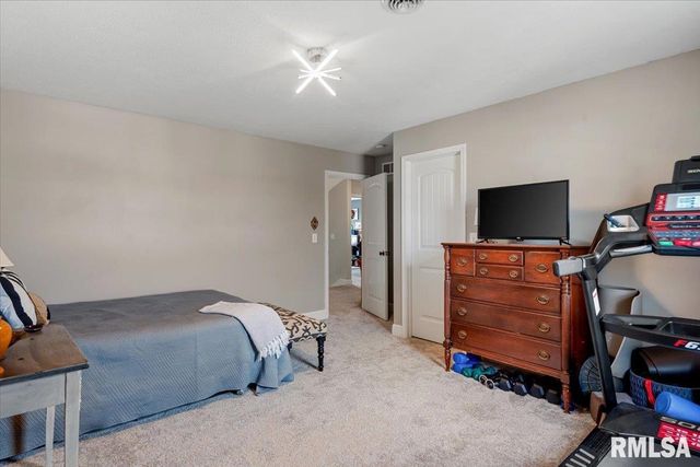 1617 Sidener Hall, Chatham, IL 62629