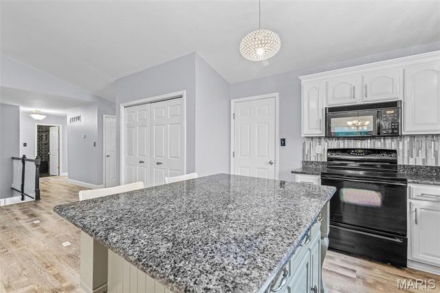 223 Williamsburg Drive, Crystal City, MO 63019