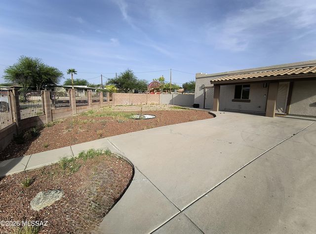 1838 W Calle Del Arroyito, Tucson, AZ 85713