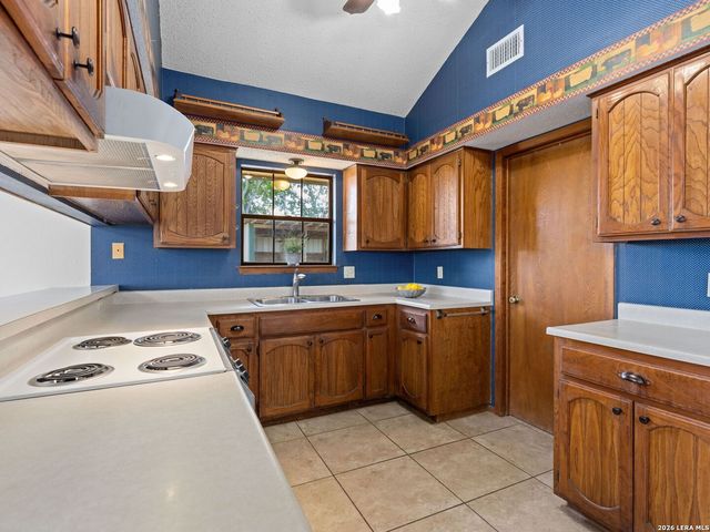 122 Steel Valley Dr, Boerne, TX 78006