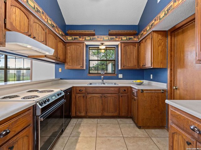 122 Steel Valley Dr, Boerne, TX 78006