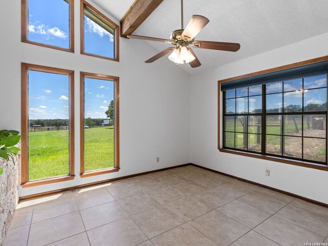 122 Steel Valley Dr, Boerne, TX 78006