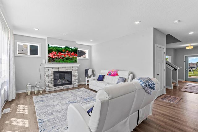 10118 Arrowwood Trail, Woodbury, MN 55129
