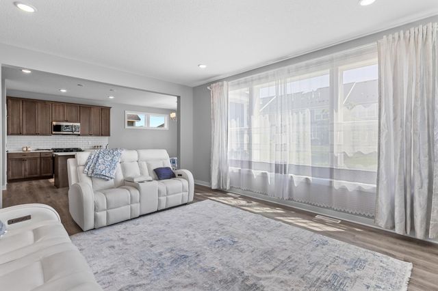 10118 Arrowwood Trail, Woodbury, MN 55129