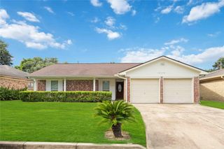 15339 E Hutchinson Circle, Houston, TX 77071