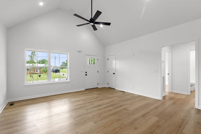 929 Wilkie St N, Mc Ewen, TN 37101