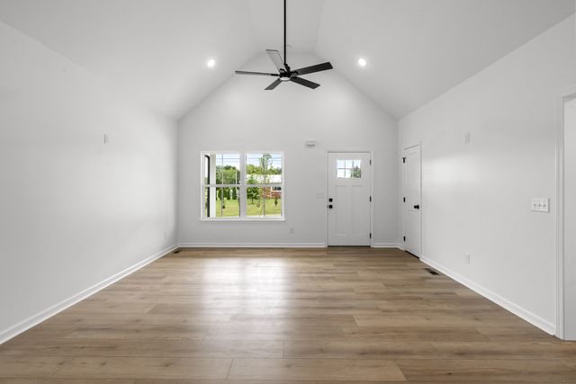 929 Wilkie St N, Mc Ewen, TN 37101