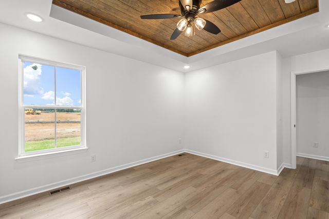 929 Wilkie St N, Mc Ewen, TN 37101