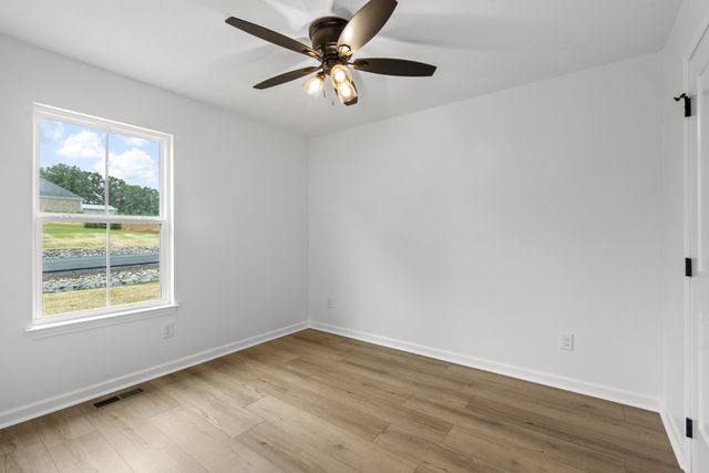 929 Wilkie St N, Mc Ewen, TN 37101