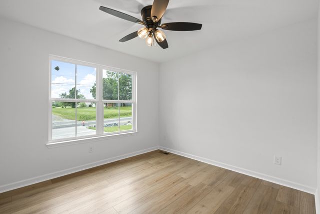 929 Wilkie St N, Mc Ewen, TN 37101