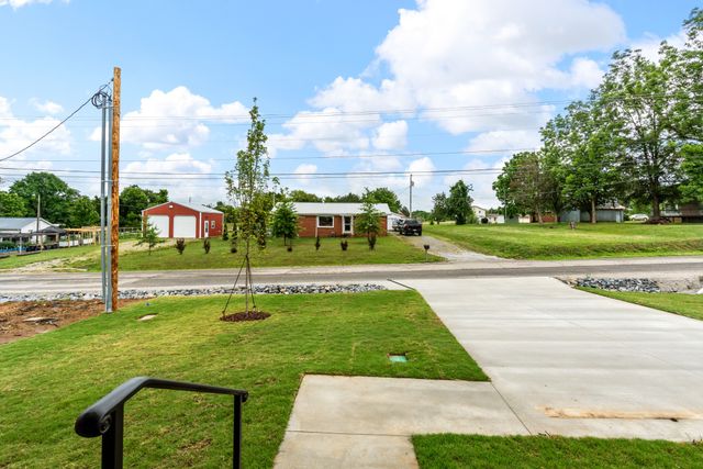 929 Wilkie St N, Mc Ewen, TN 37101