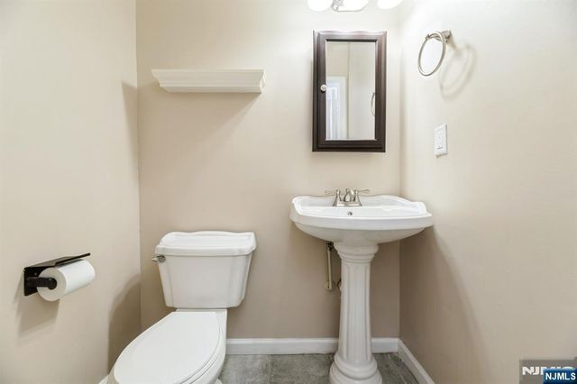 7 Sloop Square, Howell, NJ 07728