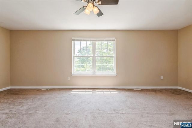 7 Sloop Square, Howell, NJ 07728