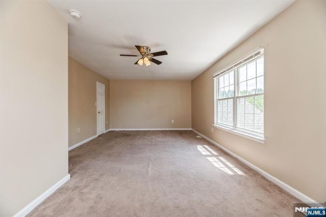 7 Sloop Square, Howell, NJ 07728