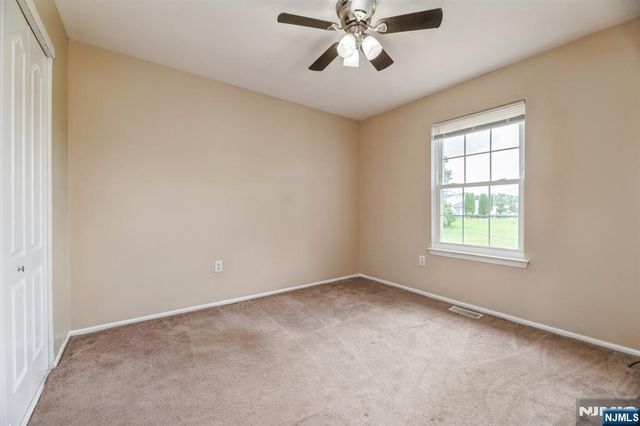 7 Sloop Square, Howell, NJ 07728