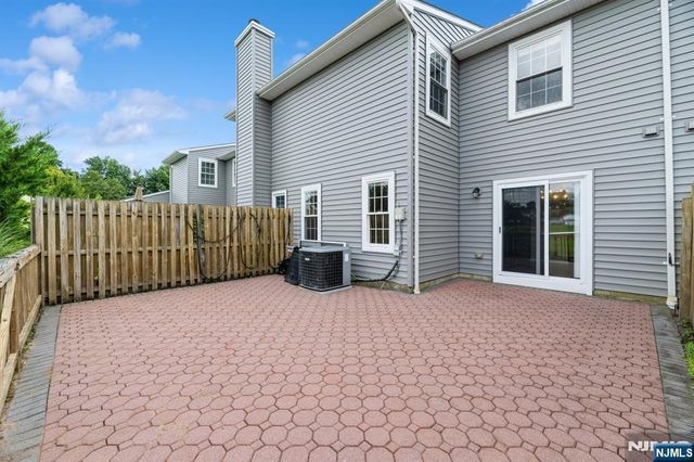 7 Sloop Square, Howell, NJ 07728
